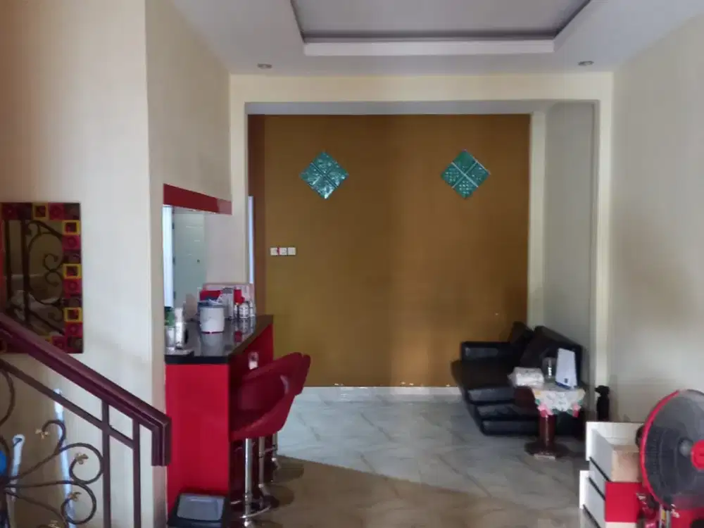 DIJUAL RUMAH BAGUS FULL RENOVASI 3 LANTAI LOKASI BAGUS HARGA MURAH DI CITY RESORT