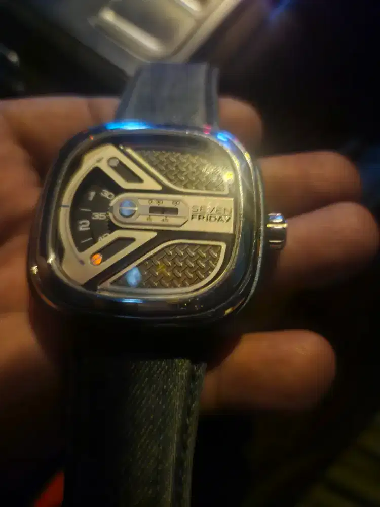 Jam tangan sevenfriday