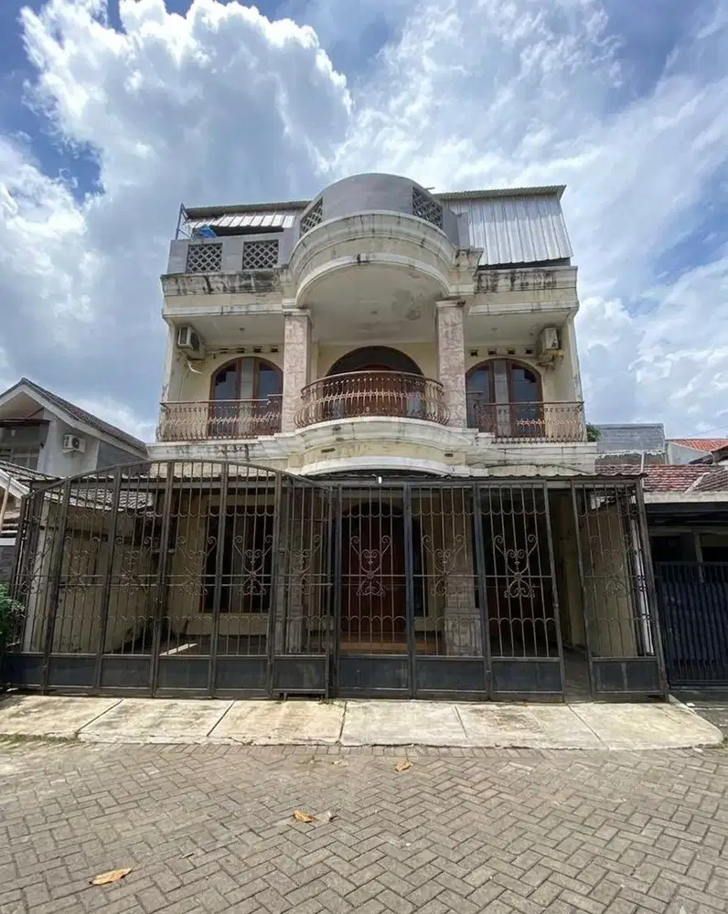 DIJUAL CEPAT! Rumah Besar 2,5 Lantai di  Bangun Reksa Indah,  Ciledug