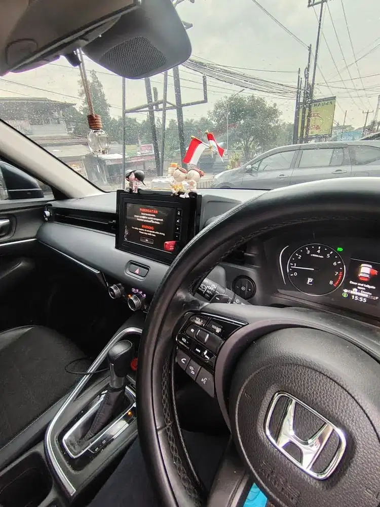 Dijual mobil hrv E 2022 warna grey km 72 rb muluss pemakaian wanita
