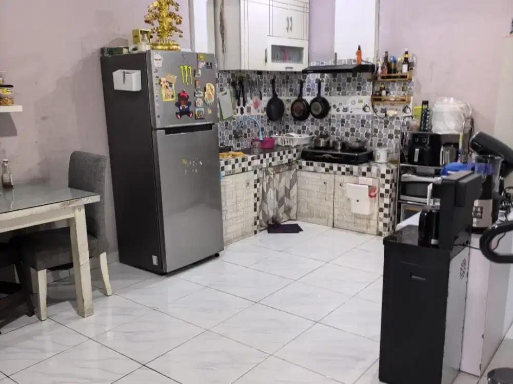 Dijual rumah siap huni 2 lantai di taman palem lestari