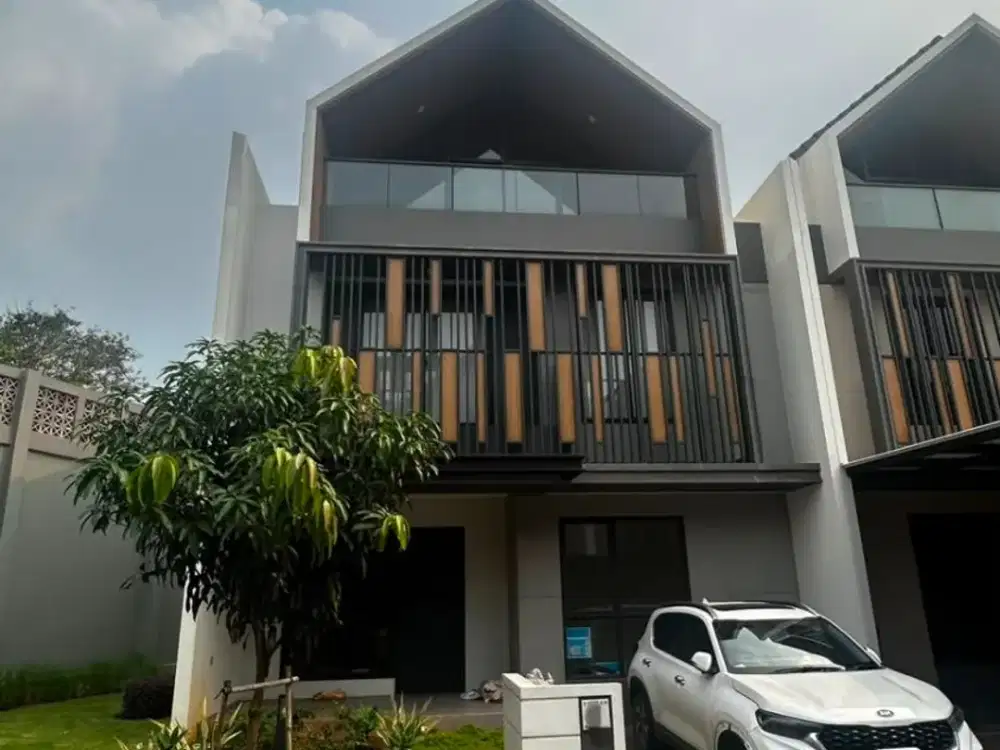 Rumah 3 Lantai Unfurnish dengan Attic Room di Strozzi Summarecon Gading Serpong