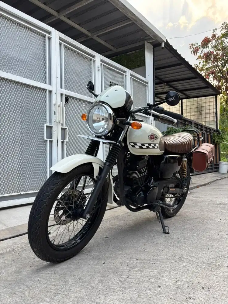 Kawasaki W175 Cafe - Low Km
