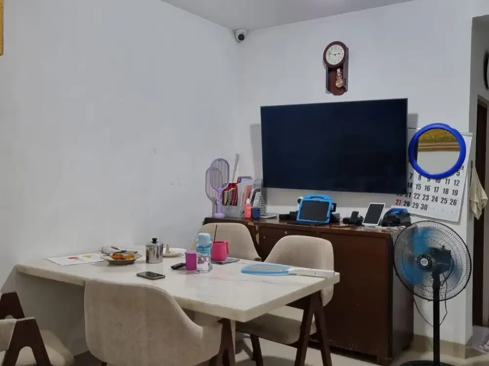 DIJUAL RUMAH BAGUS FULL RENOVASI HADAP TENGGARA HARGA TERMURAH DI CITRA GARDEN 3