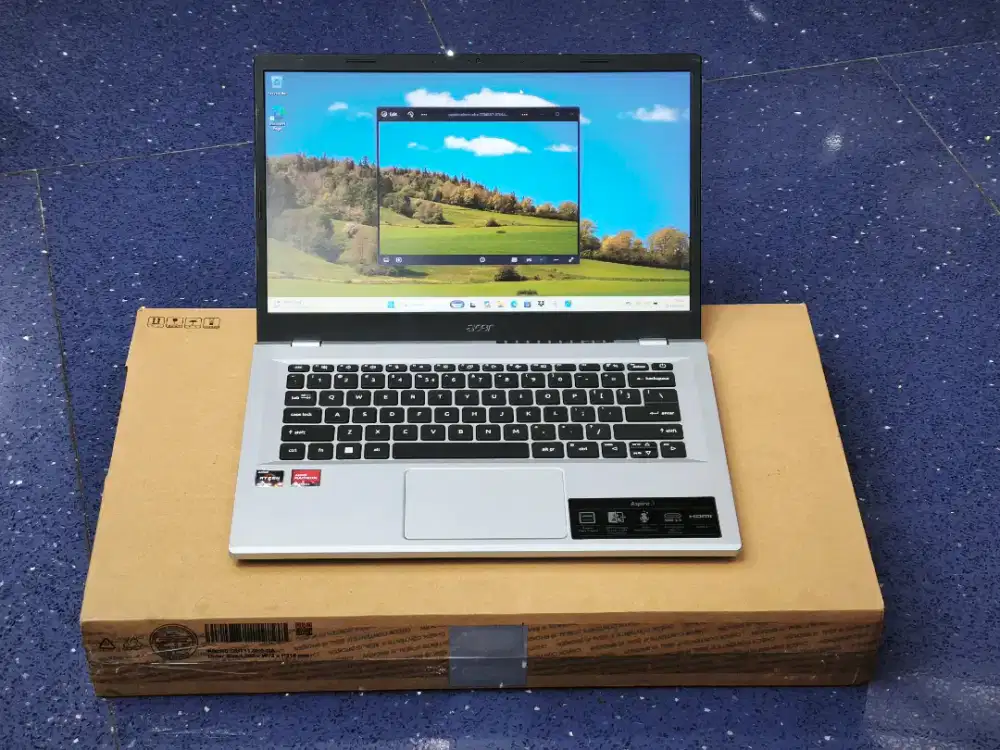 Acer aspire 3 ryzen 3-7320u ram 8gb SSD 512gb