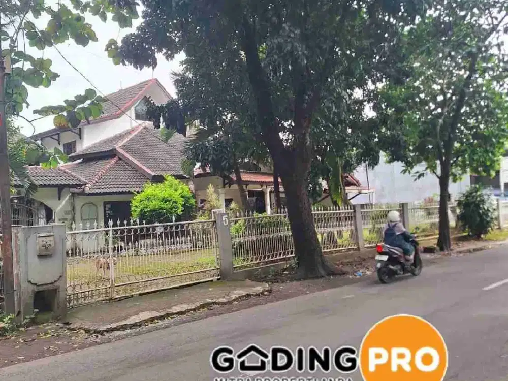 Jalan Bambu Apus Raya m, Cipayung, Jaktim. Rumah Dijual Siap Huni bonus Barang Antik
