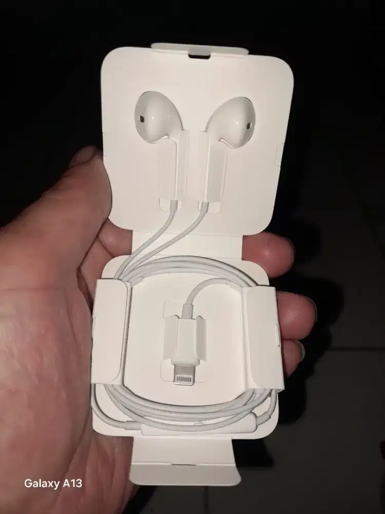 Hensed iphone original bawaan hp msh bagus mulus