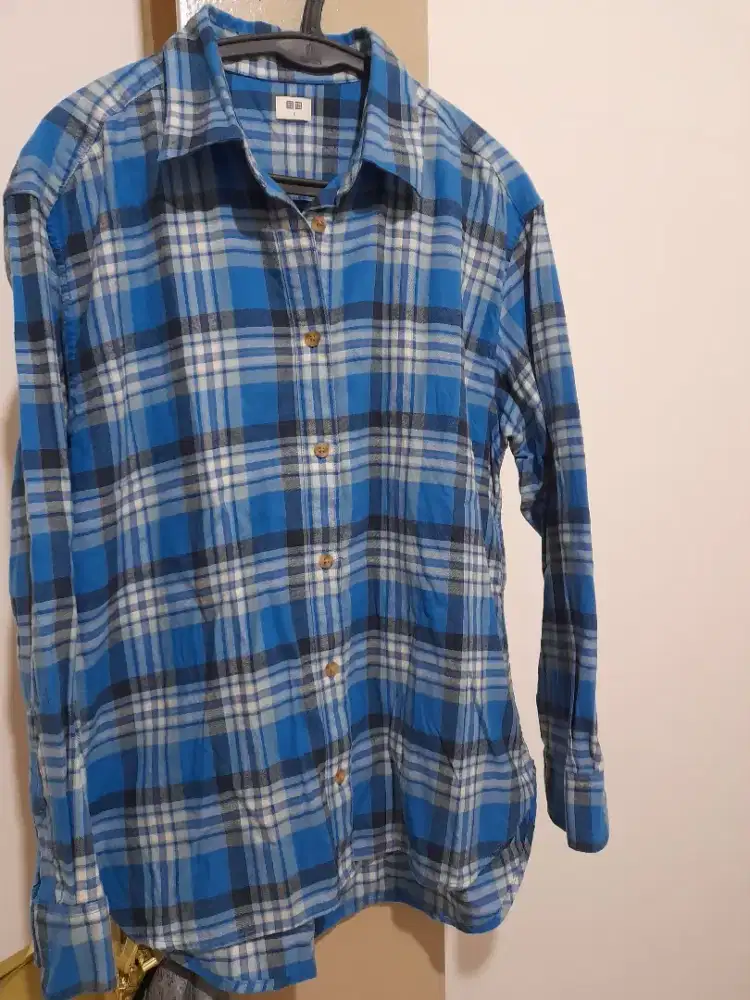 Kemeja lengan panjang. Uniqlo