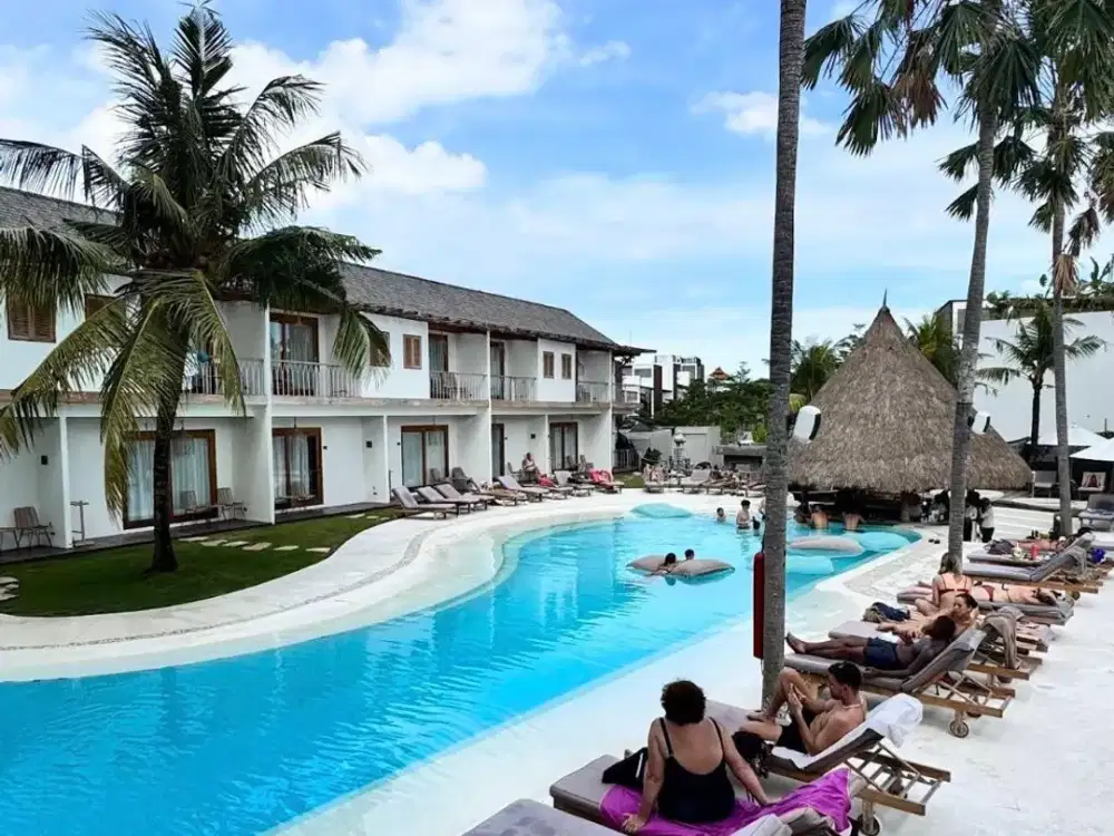 Hotel pantai batubolong canggu