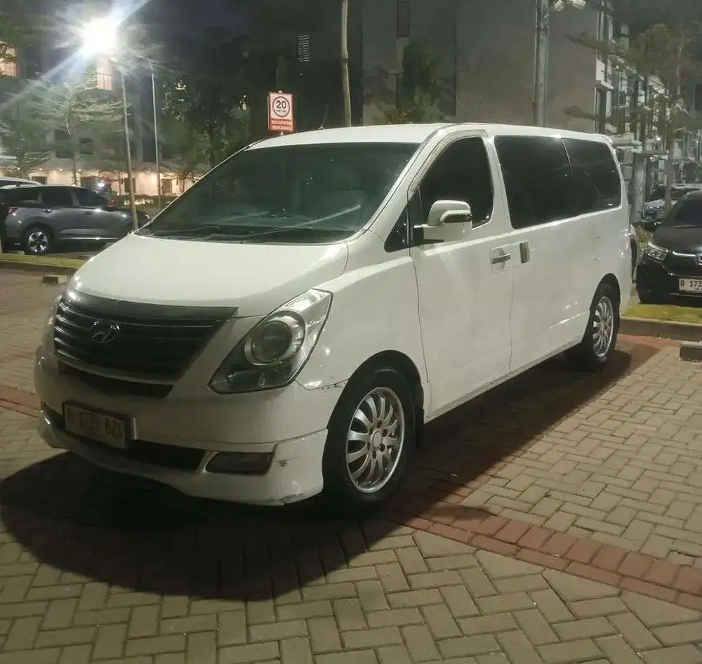 Hyundai H-1 2012 Bensin