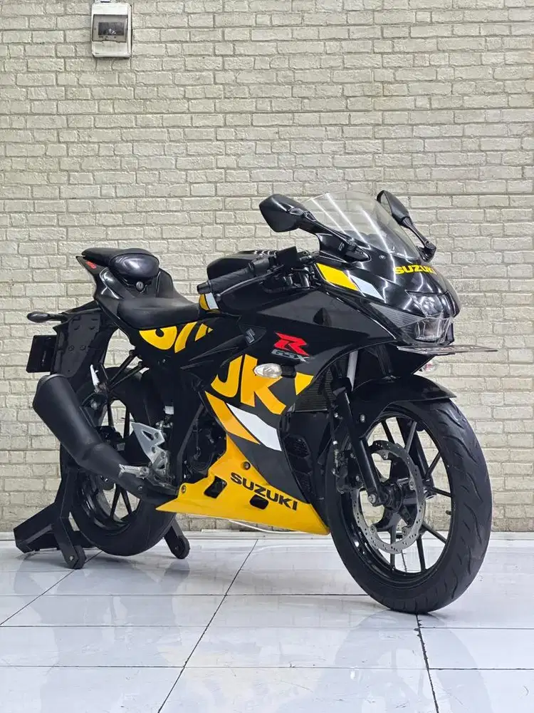 Suzuki GSX-R 150 2019 mustika motor