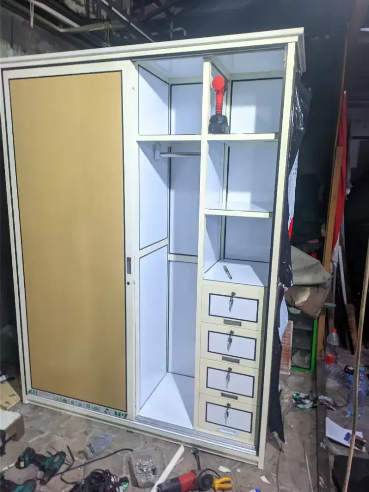 Lemari aluminium