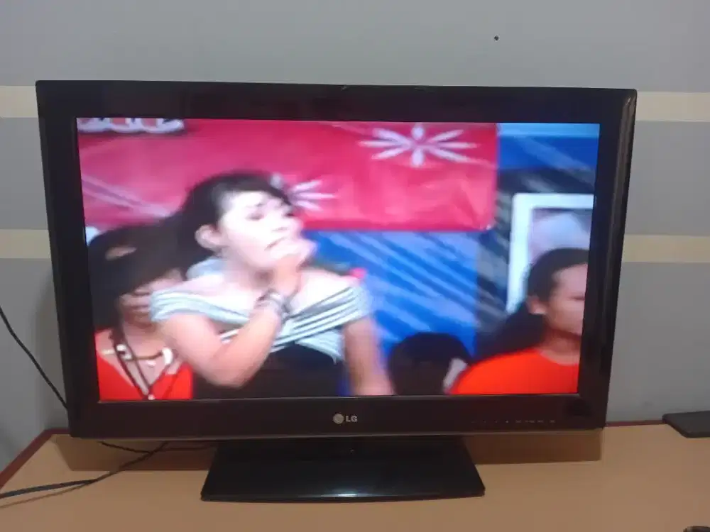 TV LG 32 inc. Tv analog.  Bukan. Digital.  Bukan semart tb