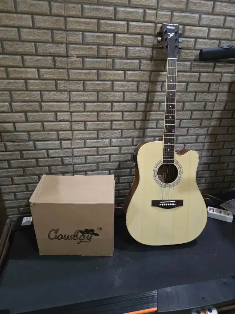 Dijual gitar dan speaker cowboy