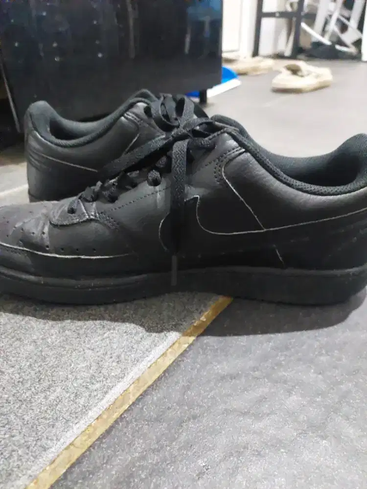 SEPATU NIKE BLACK