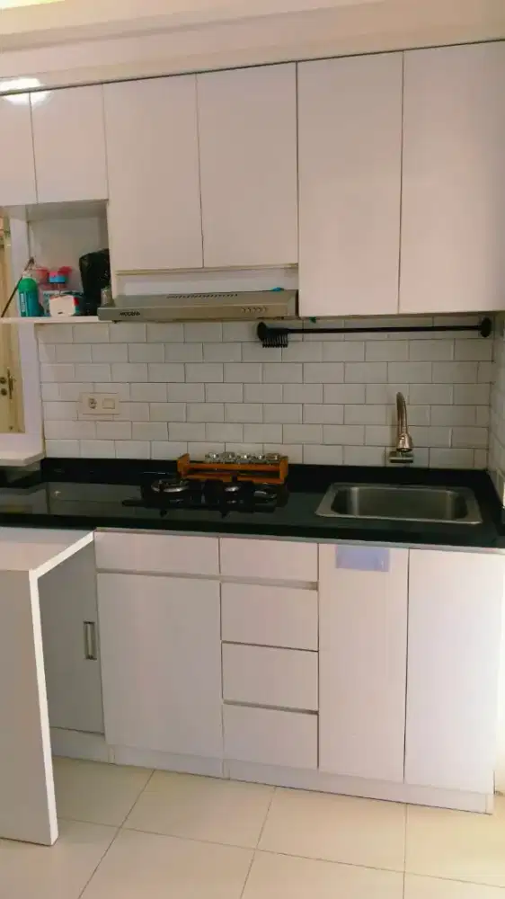 DIJUAL APARTEMEN BASSURA CITY 2BR FURNISHED LANTAI RENDAH