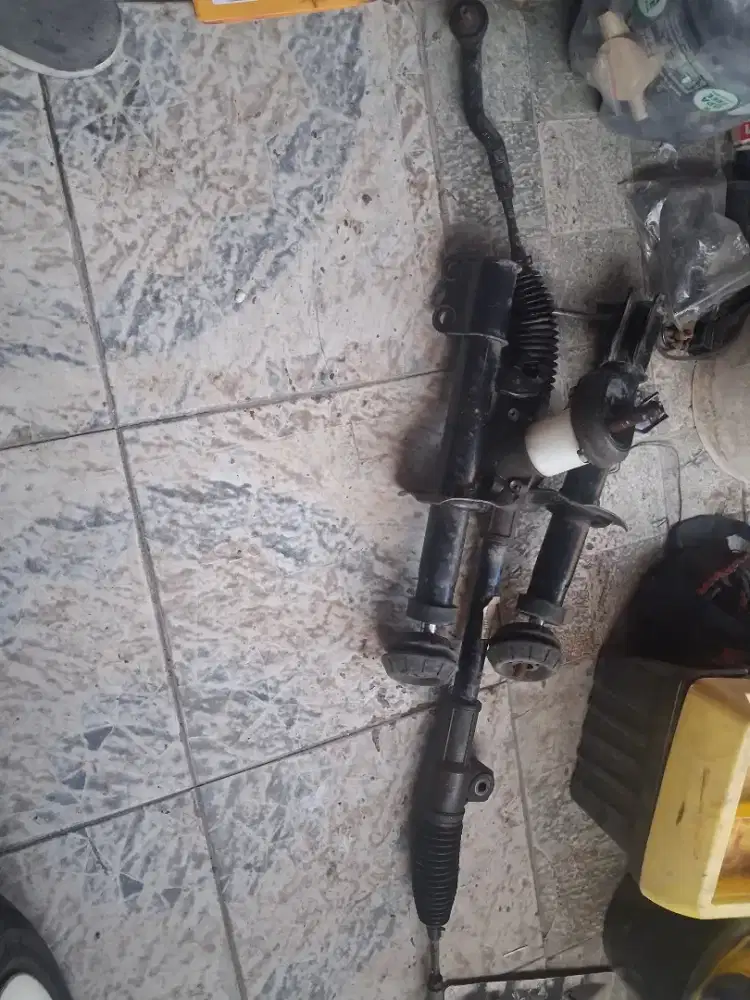 Jual shock depan dan raksterr bekas mobil Datsun
