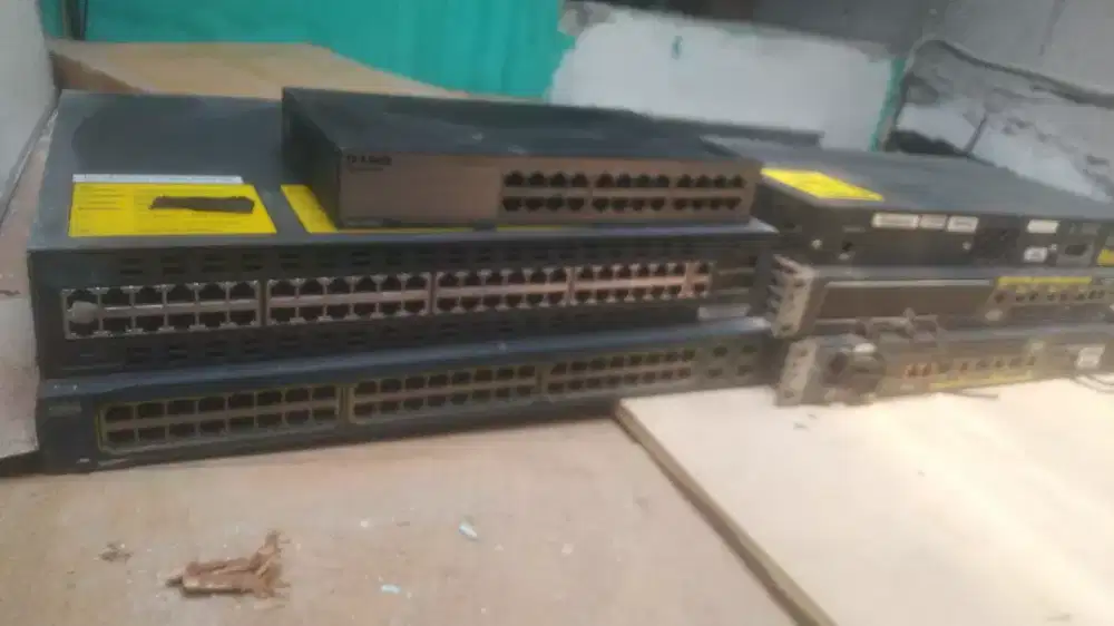 Switch router merk CISCO masih fungsi