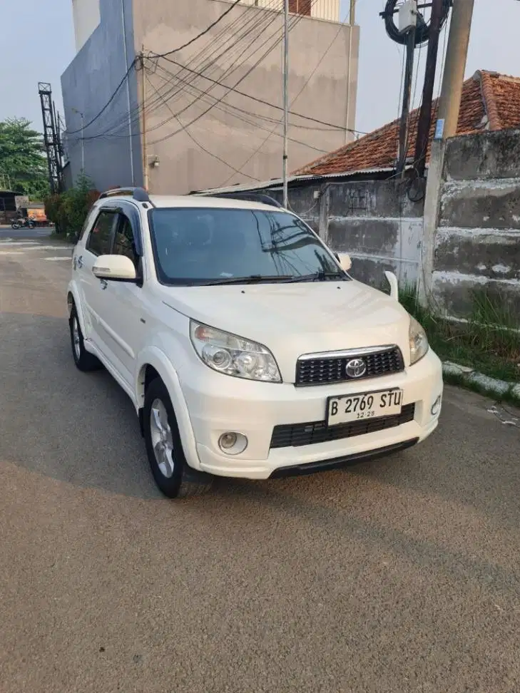 Toyota Rush G Matic 2013 putih mulus 3 juta doang