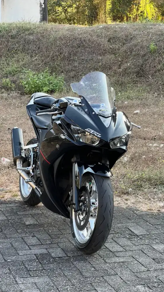 Yamaha R25 2014 Hitam