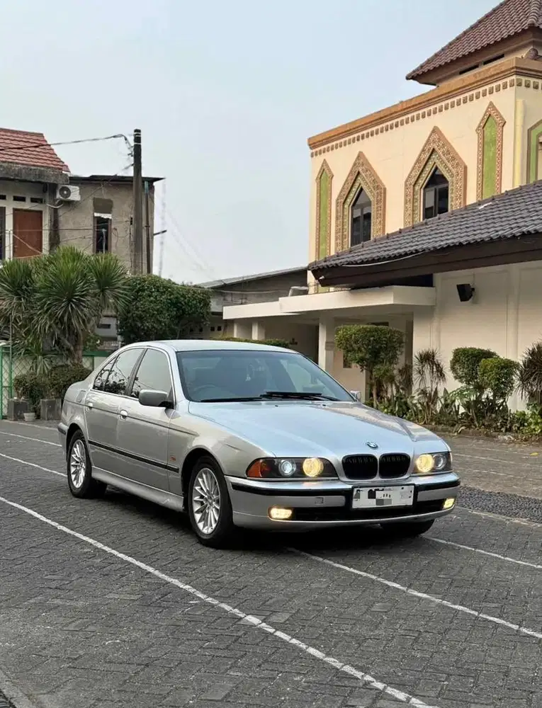 BMW 528i 1998 Bensin