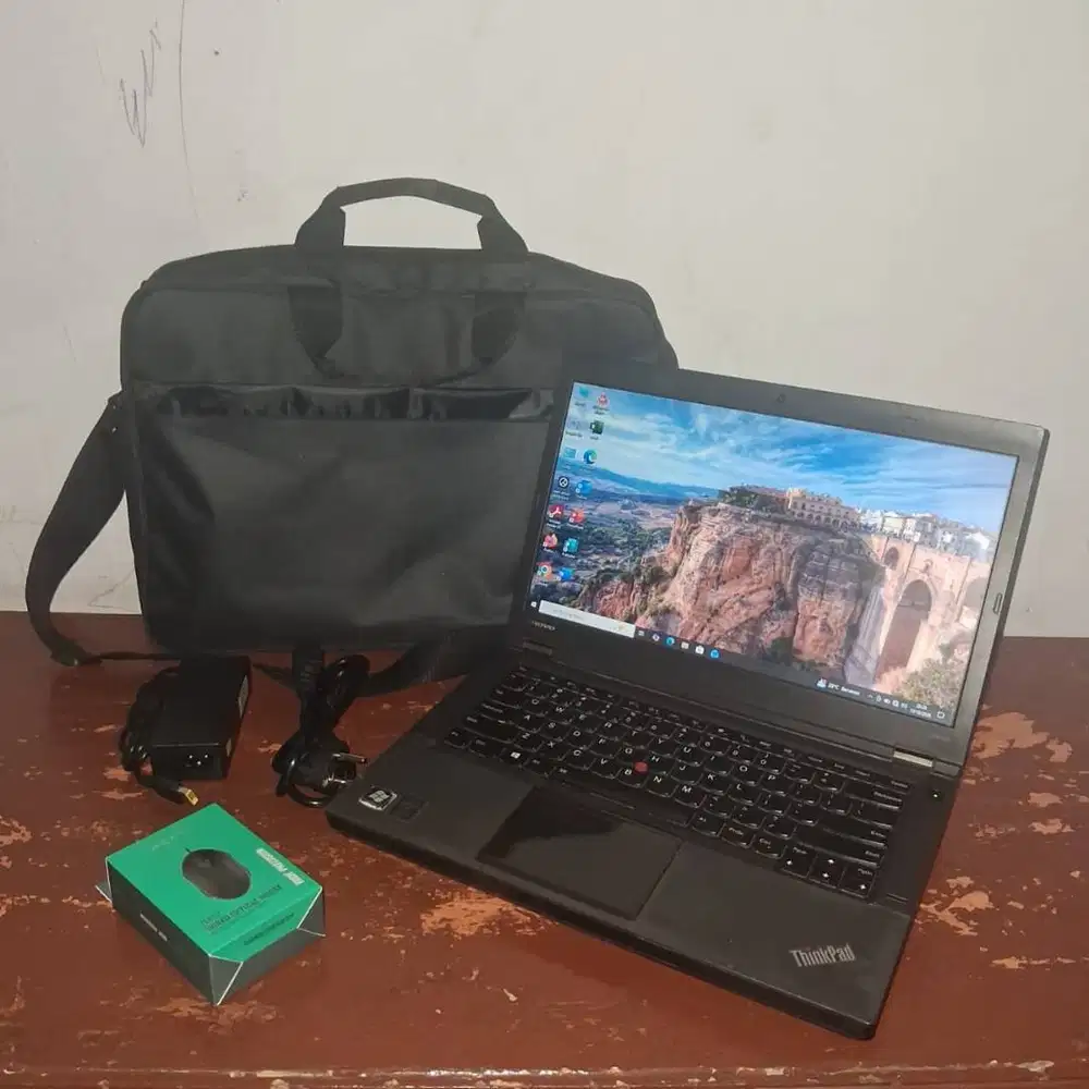 Jual Cepat Murah Laptop enovo Thinkpad intel i5 / ram 8gb/ ssd 128GB