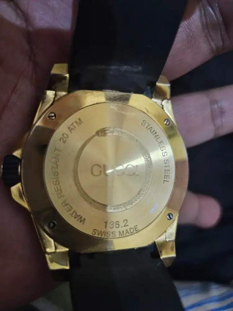 Jam tangan Gucci