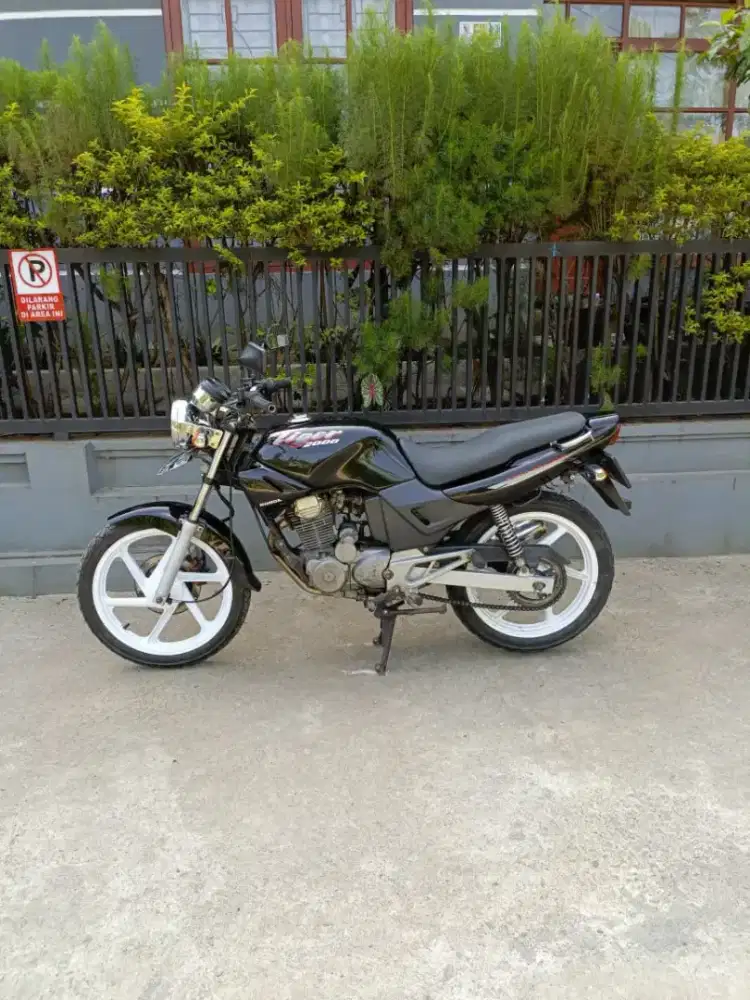 Honda tiger 2000