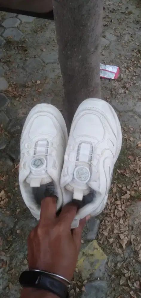 Jual semua sepatu,sandal semua merek,model dan ukuran 1 karung besar