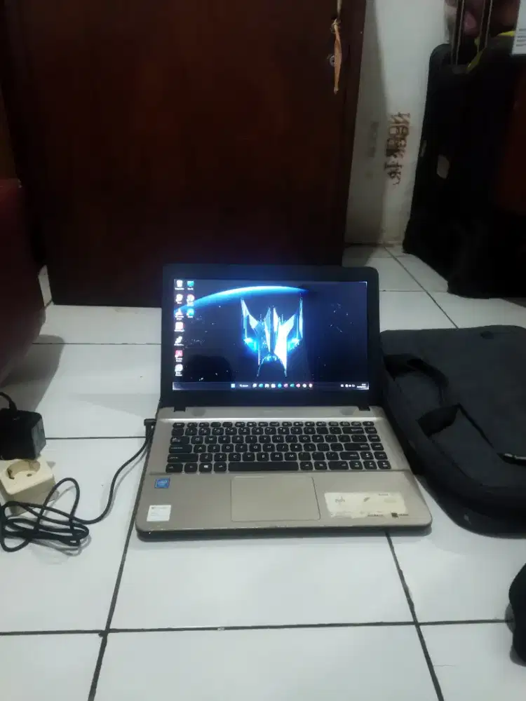 Jual Laptop Asus type x441m kualitas bagus normal