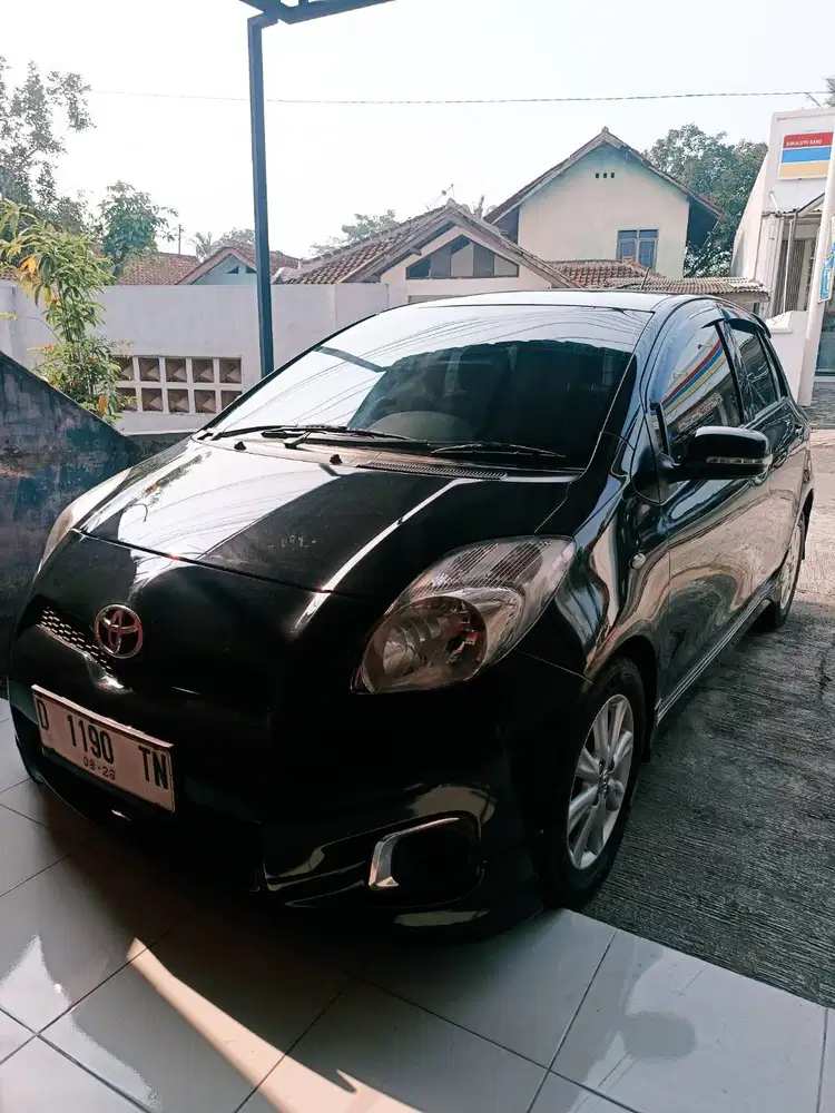 TOYOTA YARIS E MT 2013