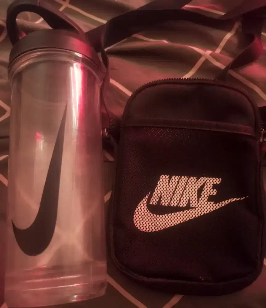Nike tas dan botol, dpt 2,nett harga, mksh bnyk