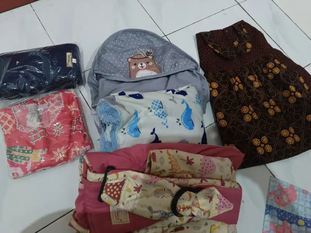 Keperluan bayi gendongan seimut dll