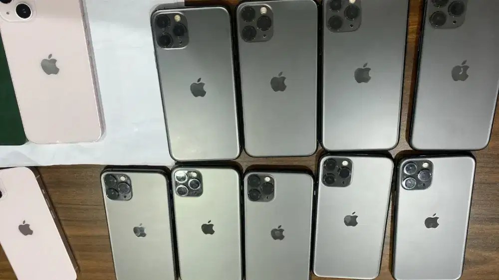 Cari Samsung Z Flip 4/5/6 & iPhone X-16PM Siap Ambil