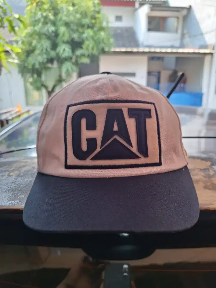Topi Catterpilar White