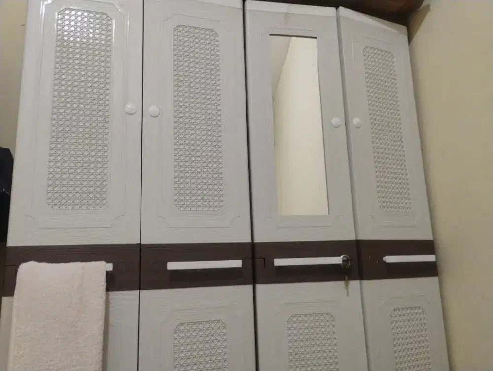 Lemari plastik club pintu 4