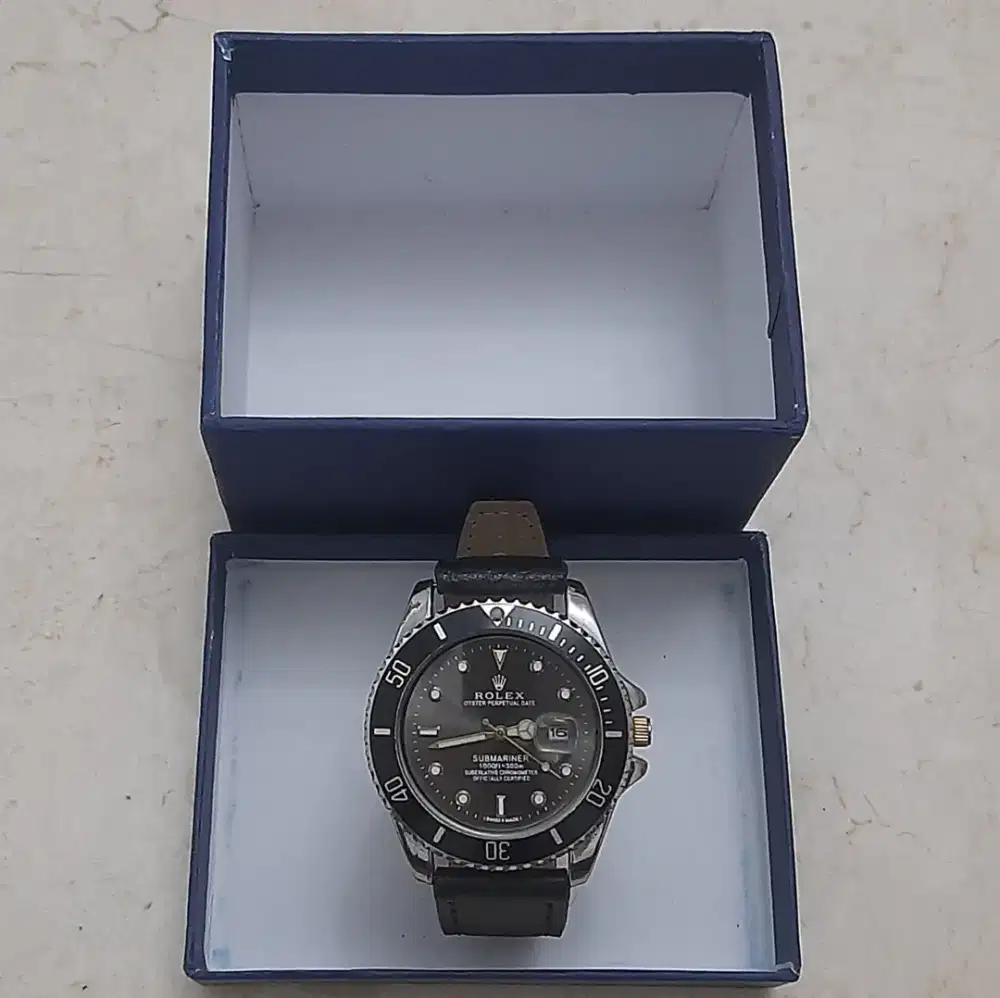 Jam tangan ROLEX SUBMARINER