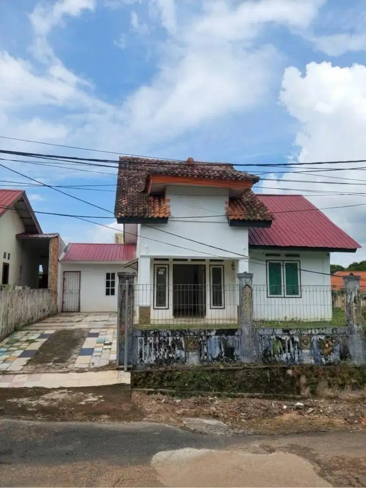 Dikontrakan/Disewakan Rumah dengan Tanah Luas - Tiban Regency