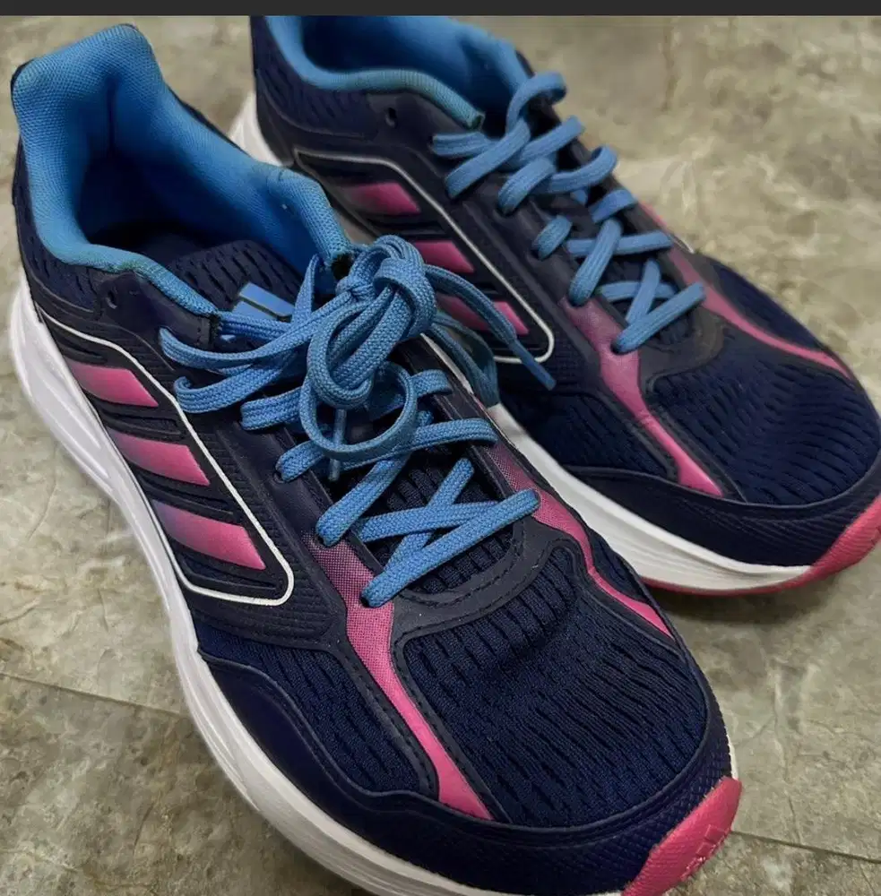 Sepatu adidas running 100%