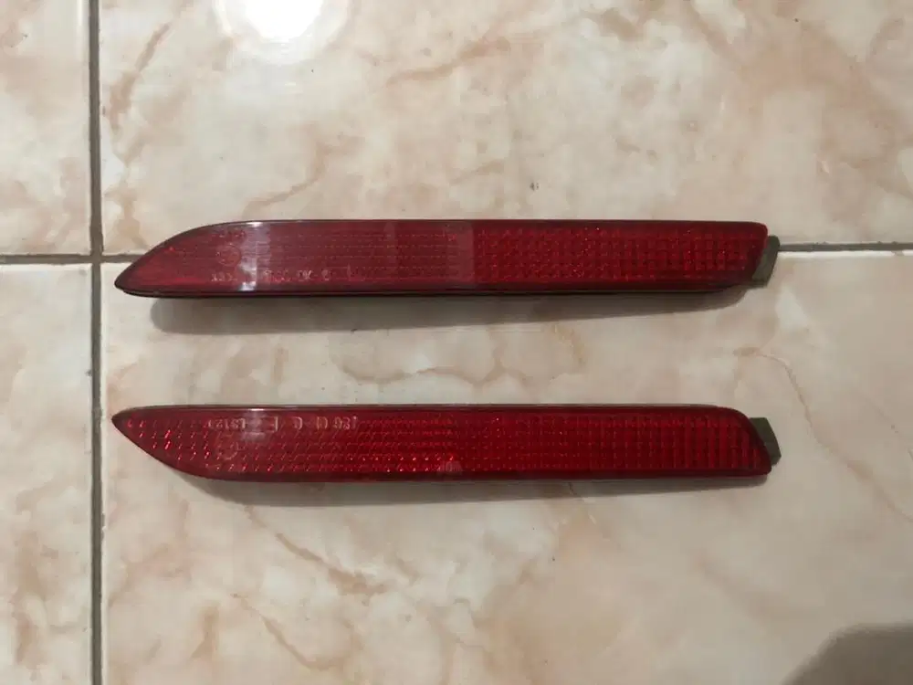 Reflektor / mata kucing Toyota Innova 2011-2015