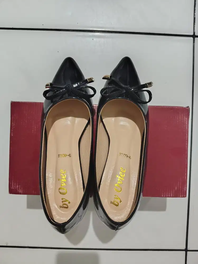 Sepatu Higheels Hitam