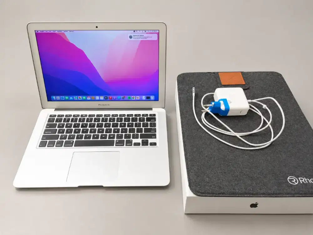 MacBook Air 13 Inch 2017 Core i5 RAM 8GB Fullset Normal — Rp3.750.000