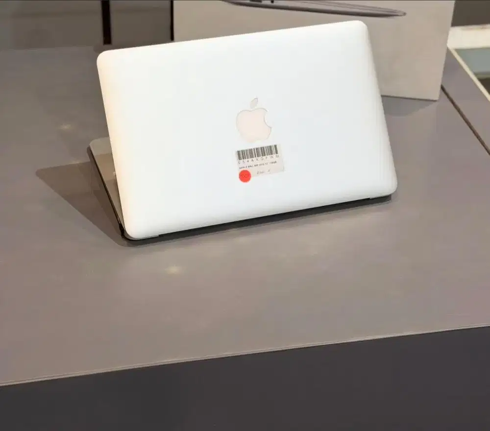 second Mac Air 2015 11 inch 4/128 gb