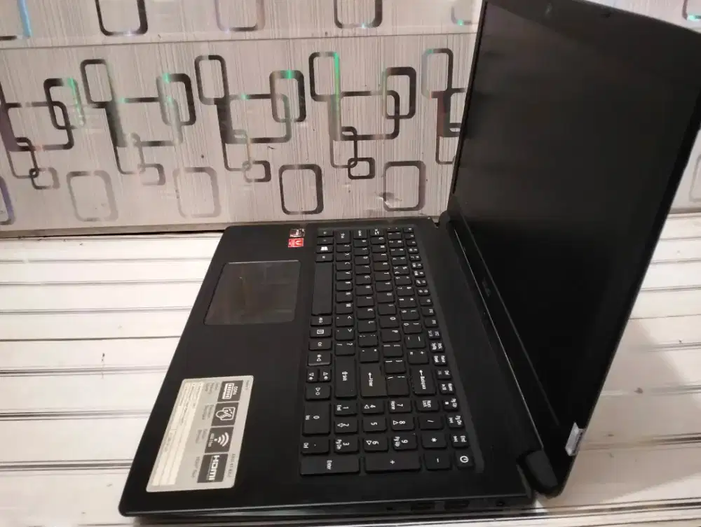 Acer aspire a315 Ryzen 3 kencang ram 4/SSD 128/Radeon vega