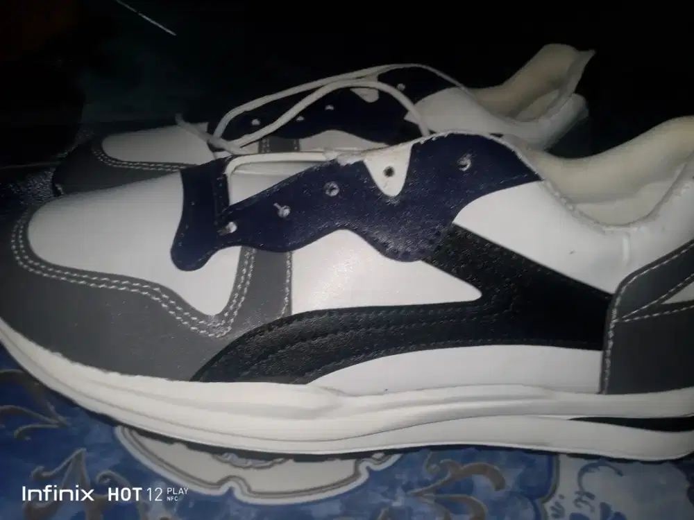 Sneakers Cowok Casual Sporty Putih Abu Navy - BARU Murah