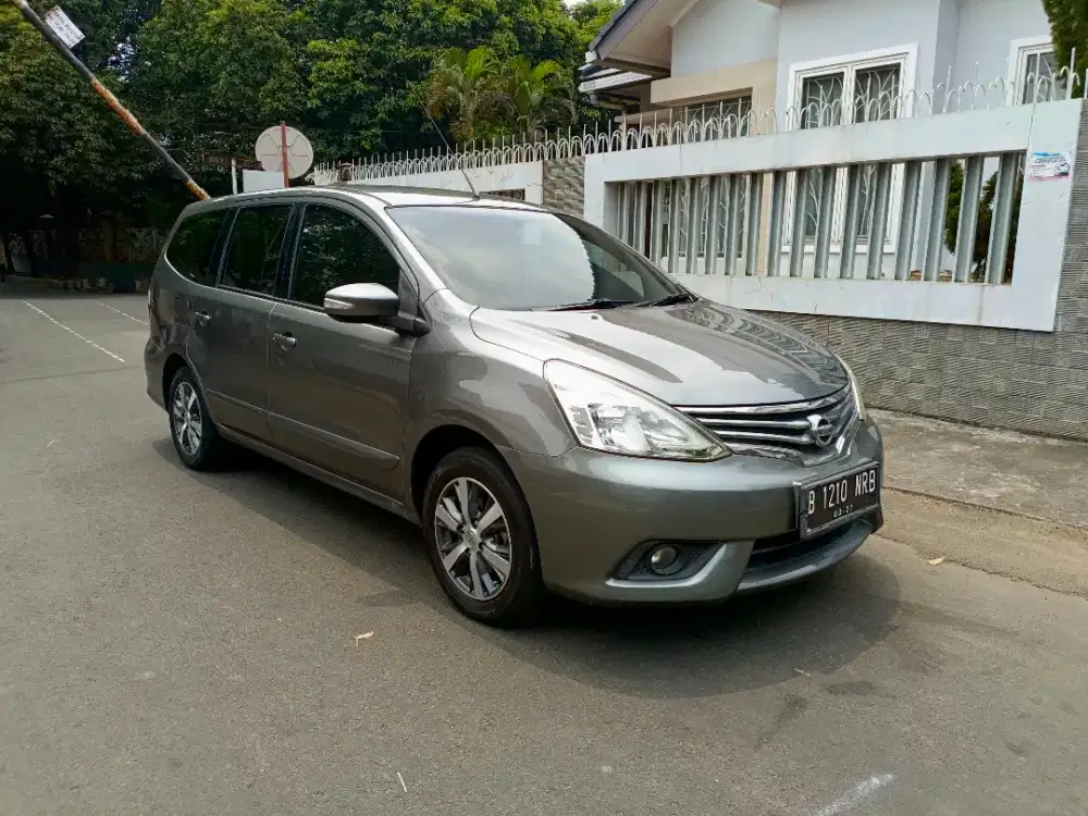 Nissan Grand livina xv at 2017
