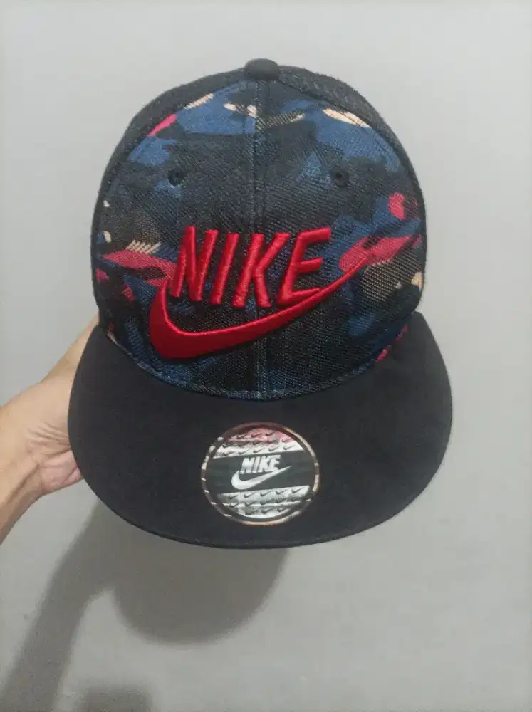 Topi Nike jaring