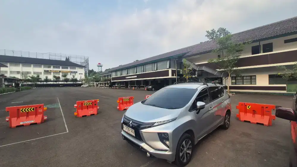 Rental mobil dengan driver