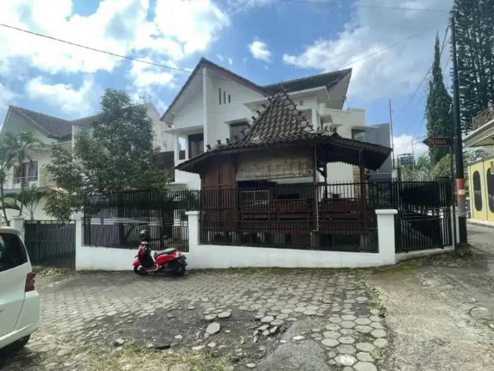 Homestay / Villa Furnished 8 Kamar Lokasi Abdul Gani Kota Wisata Batu