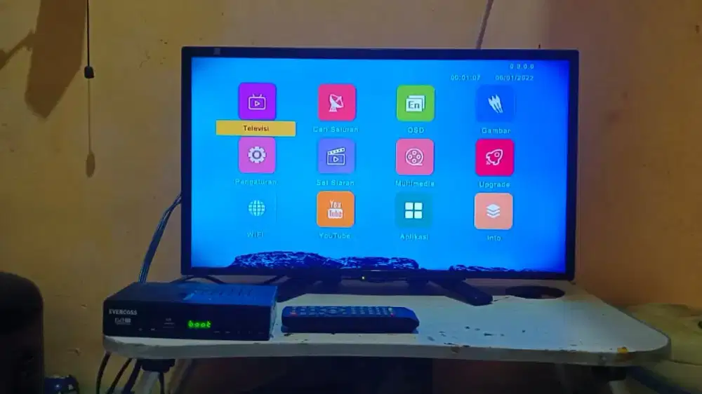 TV Sharp Aquos 24inch bonus STB